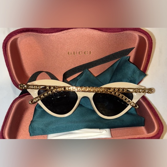 Gucci shades new with original box - Picture 7 of 7